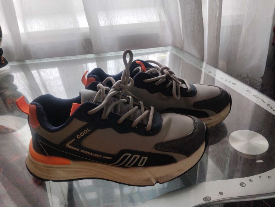 Продам кроссовки на мальчика