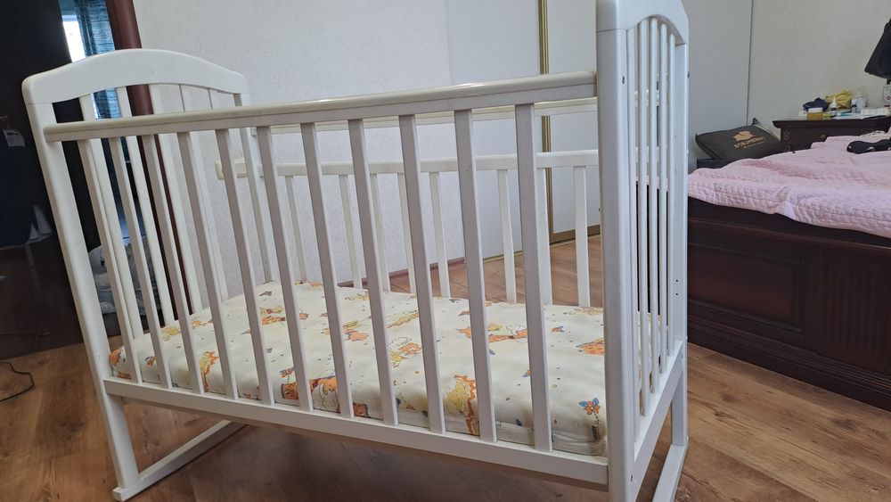 СРОЧНО ПРОДАМ!Кровать детская с матрасом.