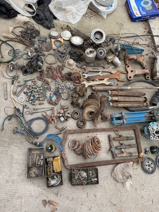 Traktor zapchastlari sotiladi