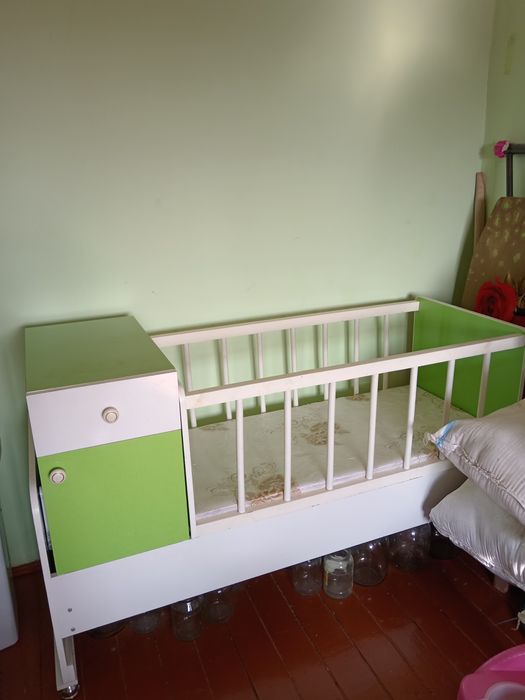 Болалар кравати ва беланчак