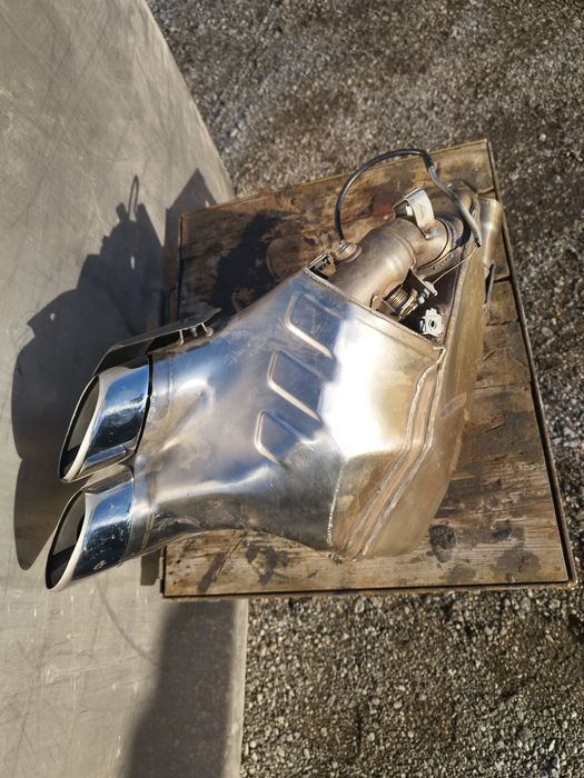 Продавам оригинален ауспух за Ducati 572.4.046.1A