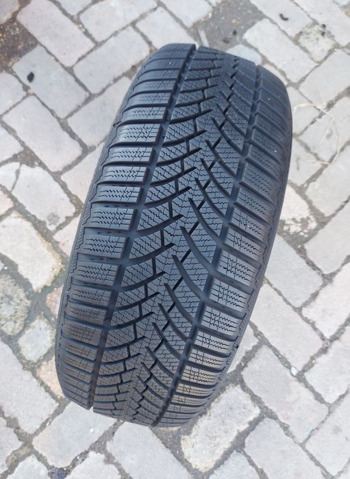 O bucată 225/55 R17 M+S iarnă - una Semperit Dunlop Bridgestone