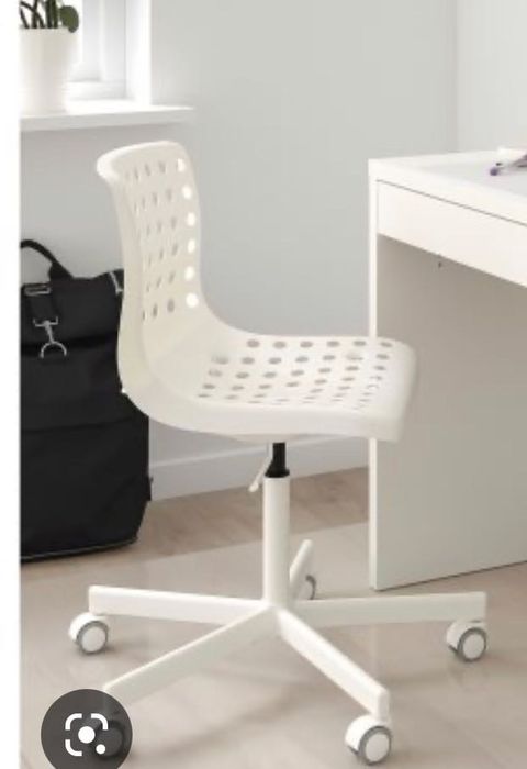 Бюро и регулиращ се стол