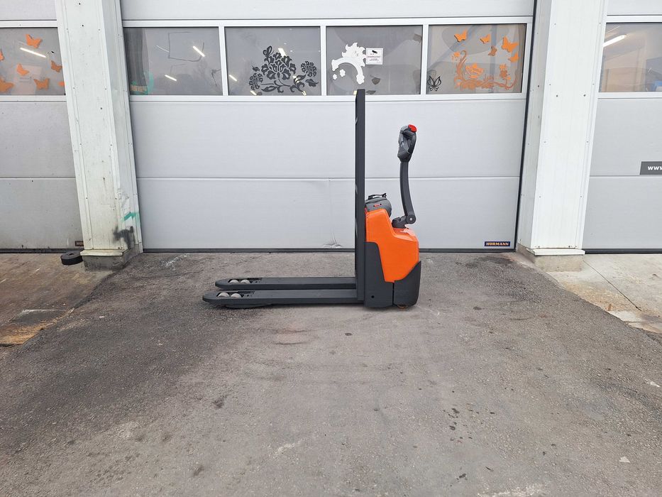 Електрическа палетна количка Toyota LWI160 Li-ION-212 м.ч.