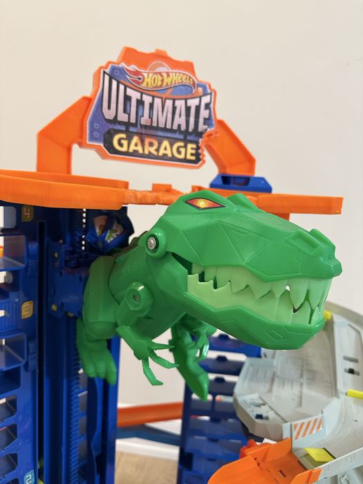 Hot Wheels Ultimate Garage с динозавром — оригинал, отличное состояние
