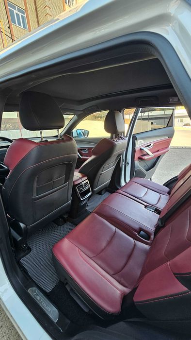 Jetour X70 Plus 2023-yil. 9000km, 1 qo'l