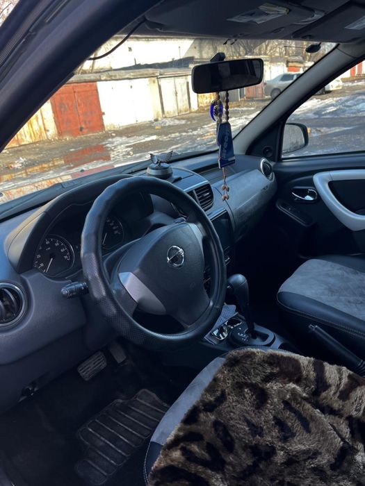 Продается Nissan Terrano 2014 года.