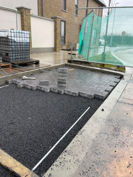 Montam pavaj si borduri Timisoara lucrari complete curti si parcari