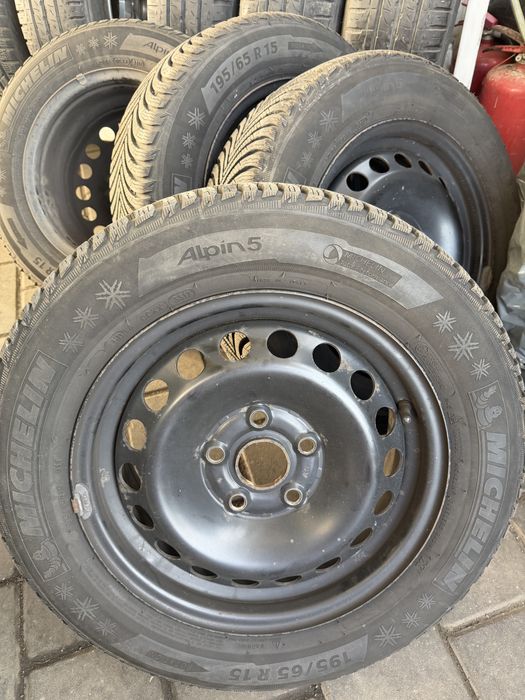 Jante iarna  cu cauciucuri Michelin  pe 15 !!!