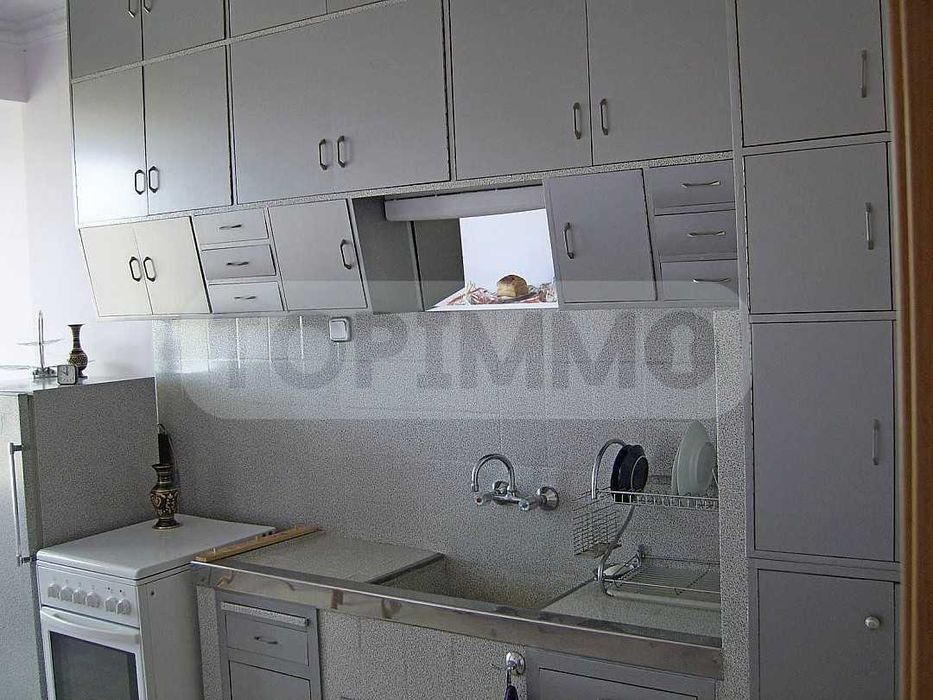 Дава се под наем Тристаен апартамент в Варна, Гръцка махала - 100 кв.м за 600 € - Снимка #2