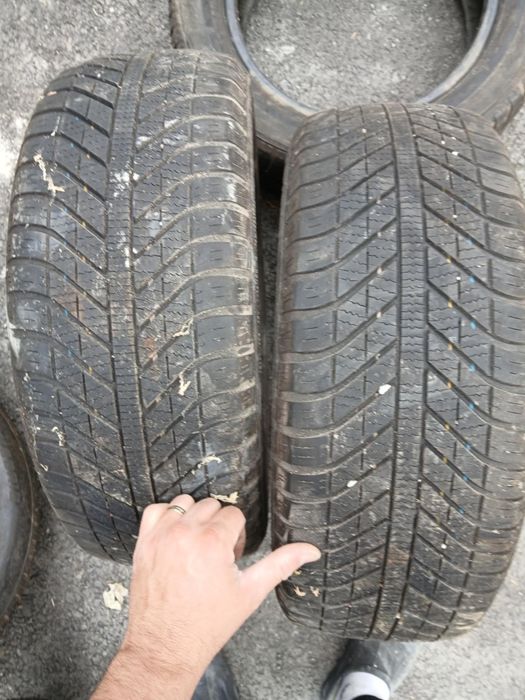 Vând 2 anvelope 205 50 17 M+S