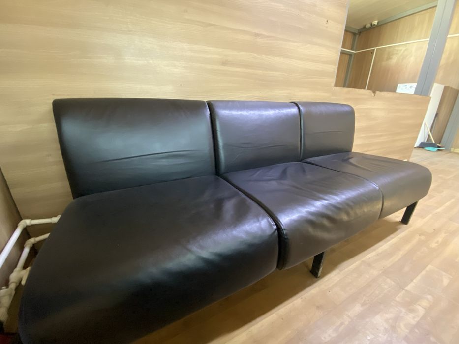 Продам кожаный диван