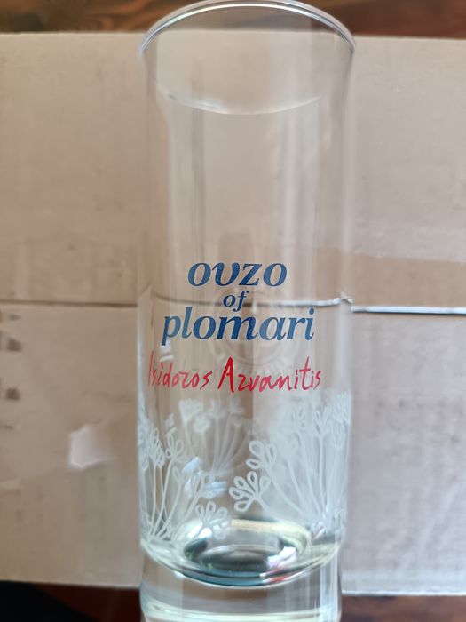 Продавам комплект чаши за узо PLOMARI