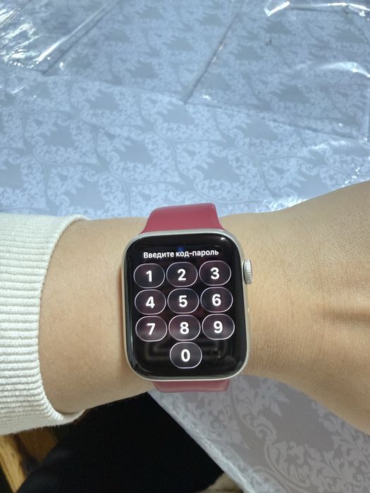 Смарт-часы Apple Watch SE GPS Gen.2 2024 M/L 44 мм бежевый