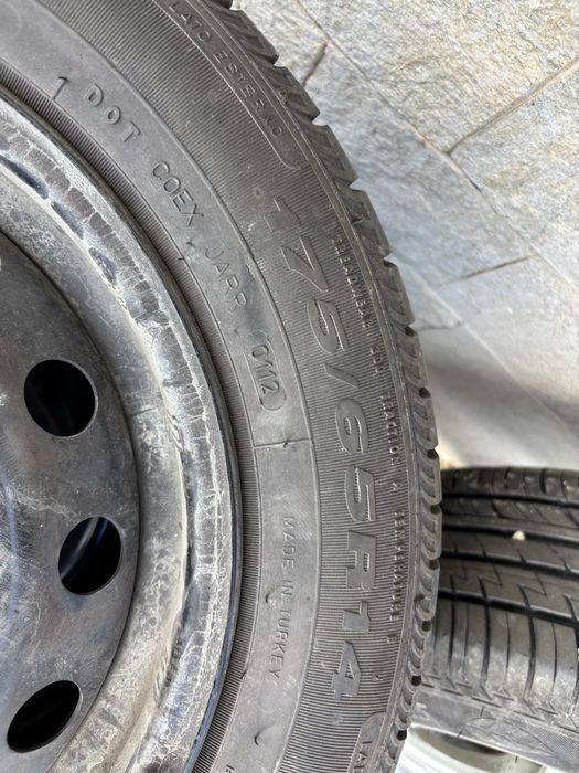 Летни гуми с джанти 4бр.175/65R14 Ситроен Форд,Рено