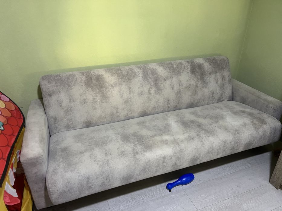 Продам диван с двумя креслами