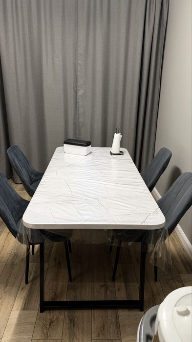 Продается стол со стульями (8 стульев)