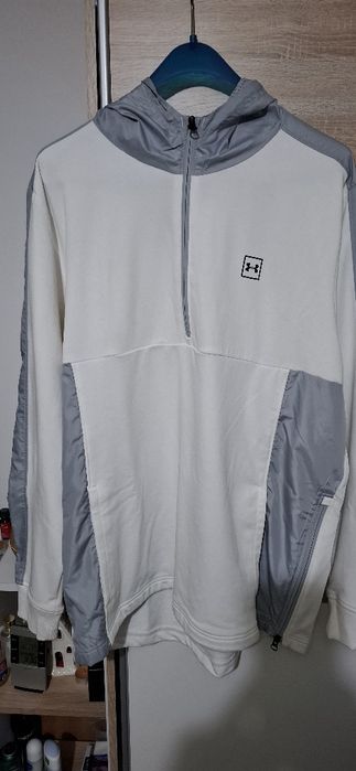 Hanorac cu glugă Under Armou XXL este nou  doar probat de mine o zi