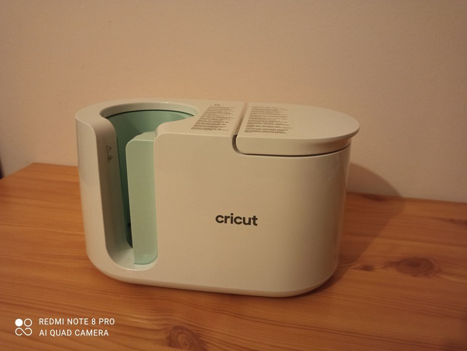 Presă termică pentru căni Cricut.