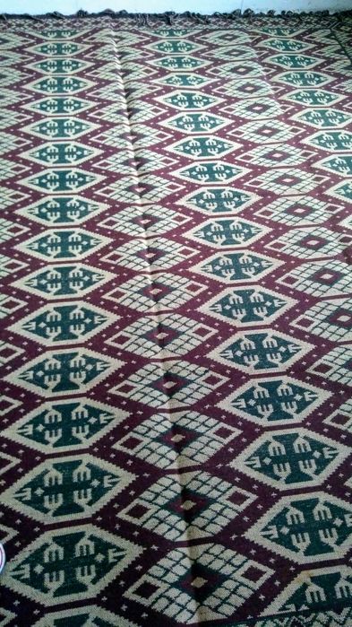 Тъкан шарен килим нов