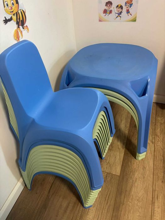 Vand mese si scaune gradinita