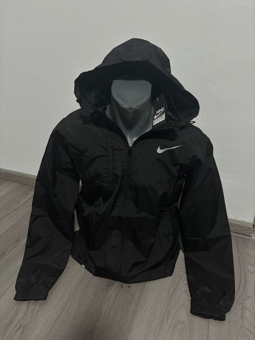 Geaca Nike  subțire!