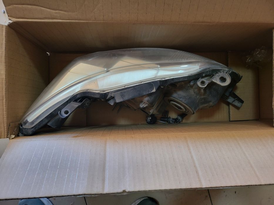 Фара Toyota corolla