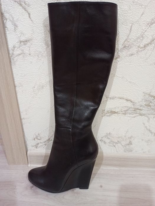 Продам женские осенние сапоги