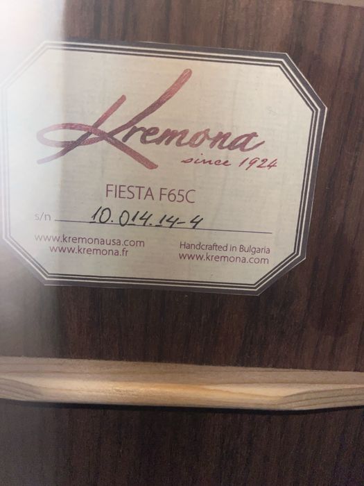 Kremona Fiesta F65C – масивен кедър, отлично състояние