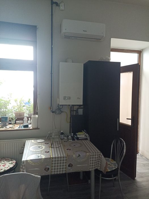 Vând apartament 2 camere, curte comuna, ultracentral