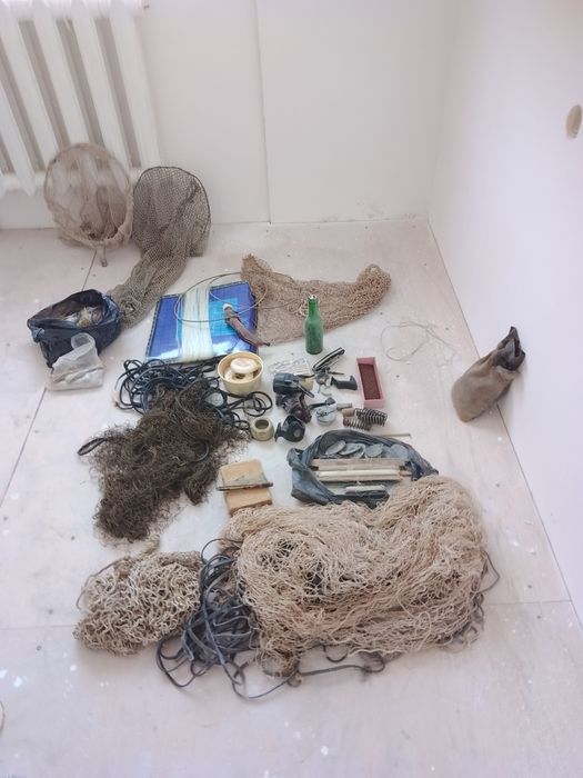 Удочки, спиннинг, сети и другие принадлежности для рыбалки