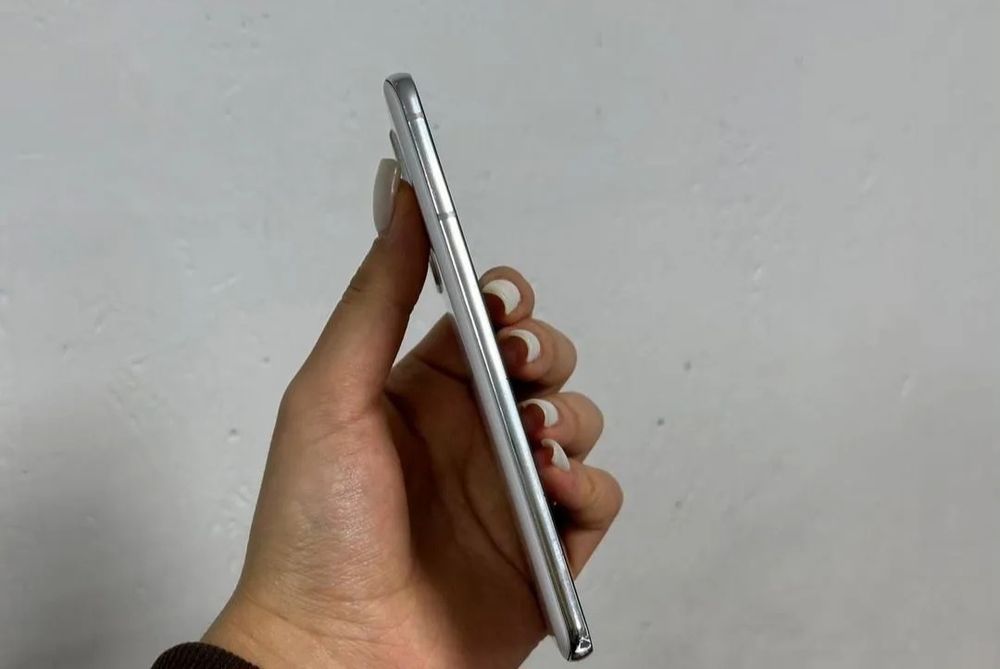 Samsung Galaxy S21, 128ГБ, SIM + eSIM