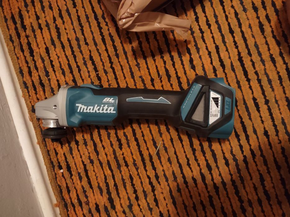 Proiector  Makita