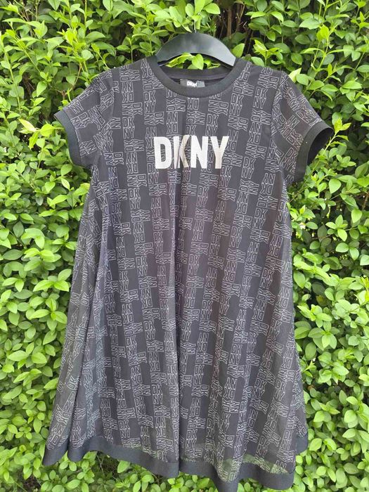 Рокля на марката DKNY