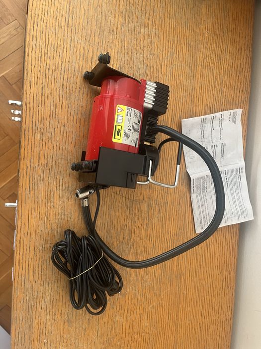 Нов компресор за гуми 12 волта