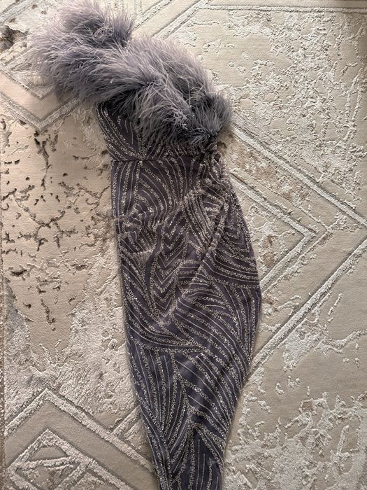 Продаю стильное дизайнерское платье