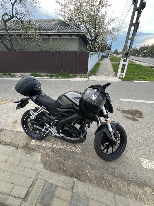 Motocicleta Yamaha MT-125