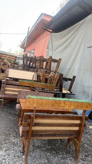 Стулья и стол комплект