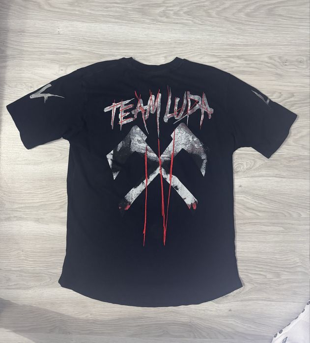 Запазени тениски Luda