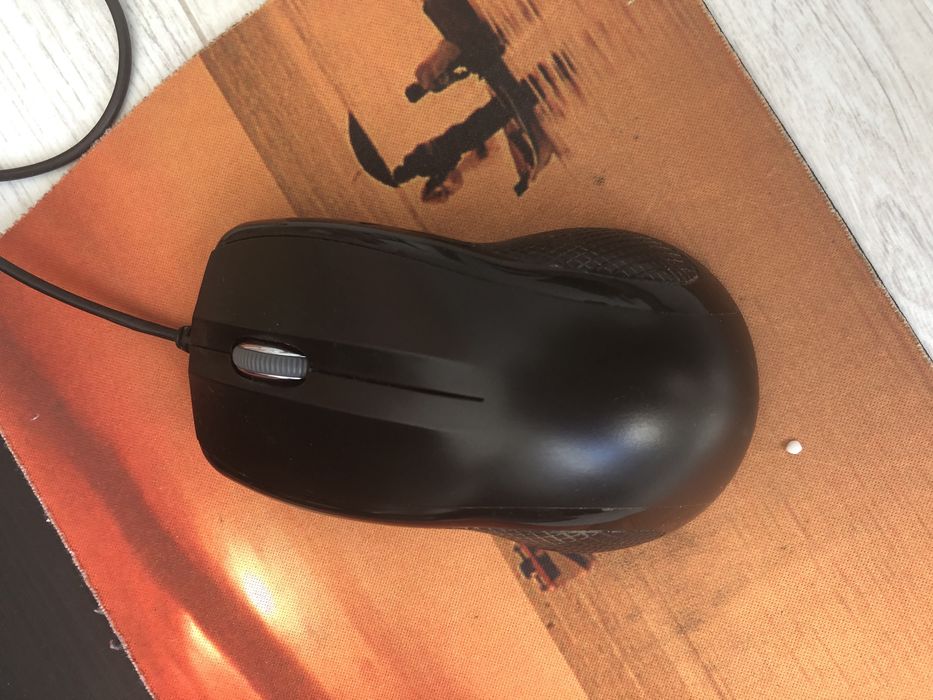 Комплект :монитор ,клавиатура