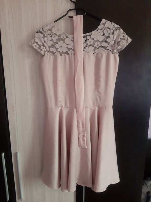 Красива копринена рокля.