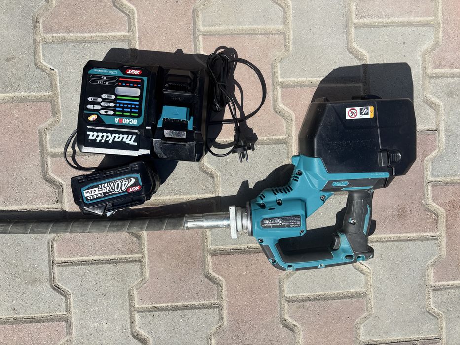 Vibrator beton makita VR004G