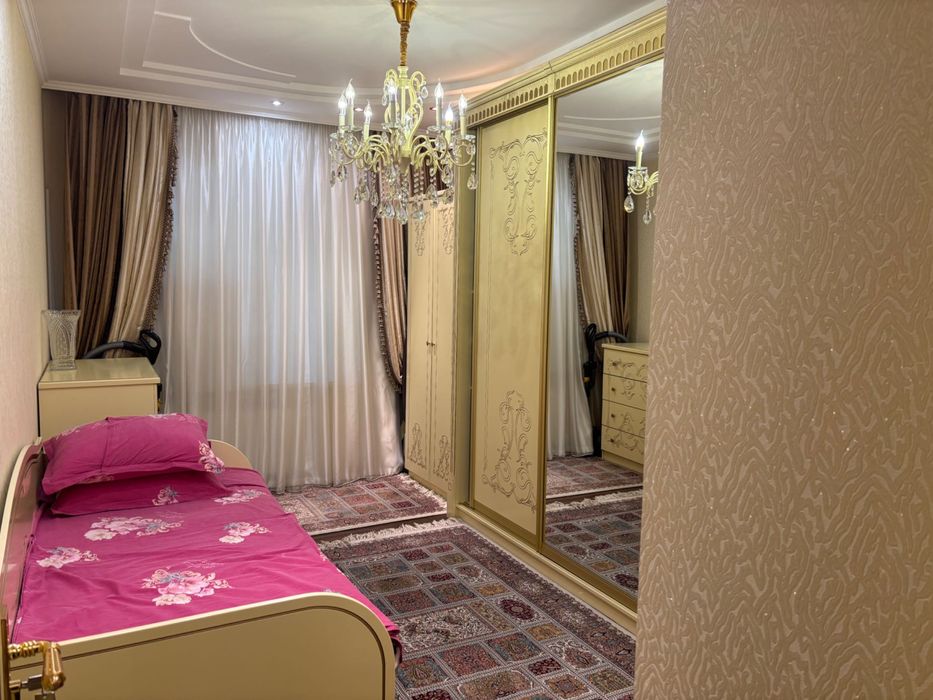 3х комнатная возле метро Космонавты