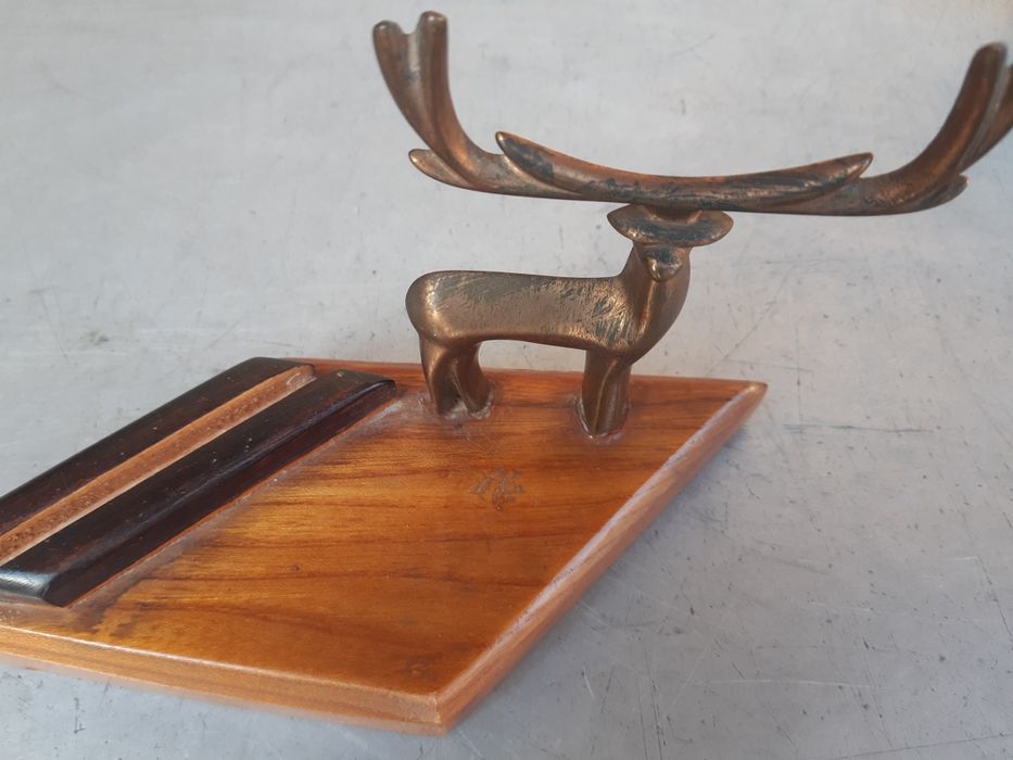 Vand statueta cu cerbul in orasul Turda