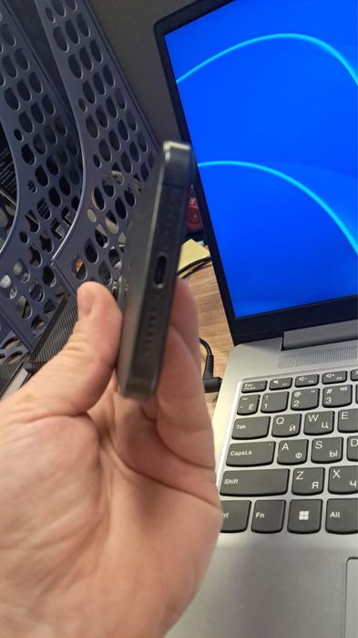 Продам или обмен Айфон 15 про мах