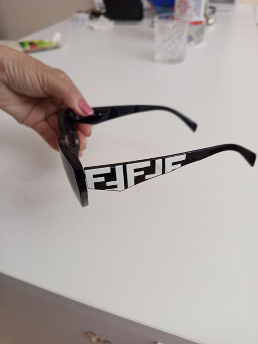 Очки солнечные FENDI