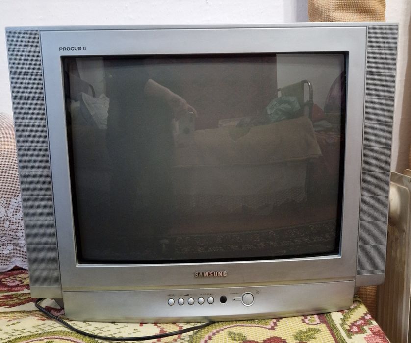 Телевизор цветной Samsung PROGUN 2