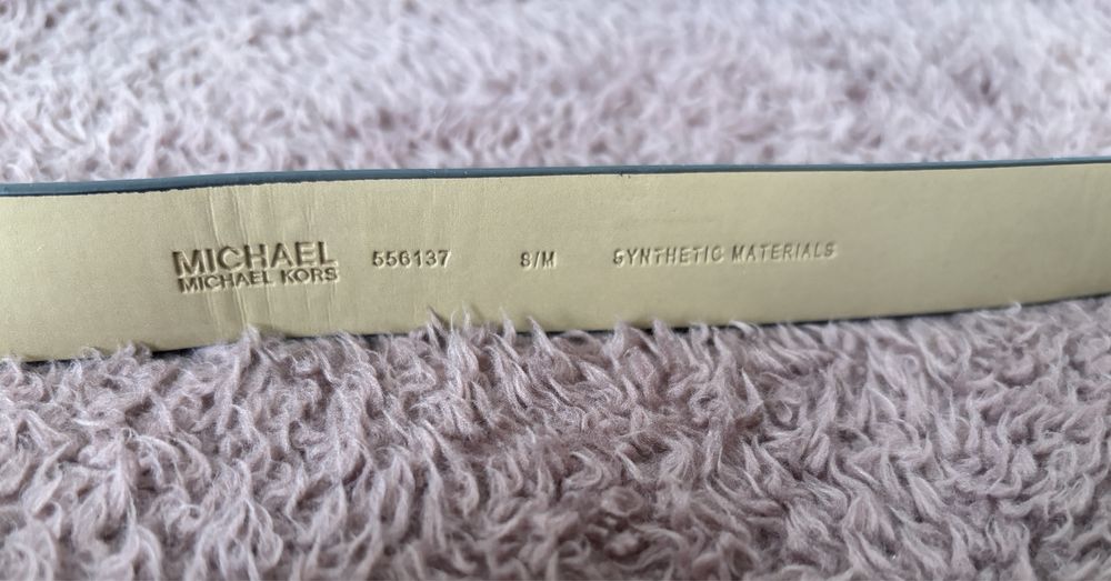 Оригинална чантичка за кръст на Michael Kors