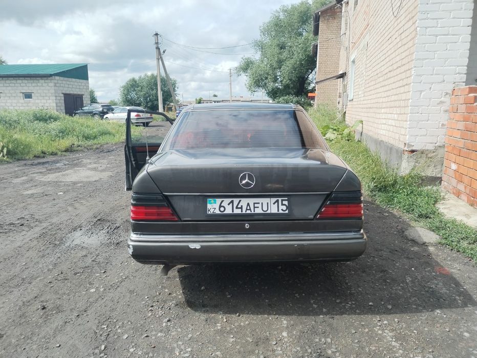 Мерседес 124 на ходу