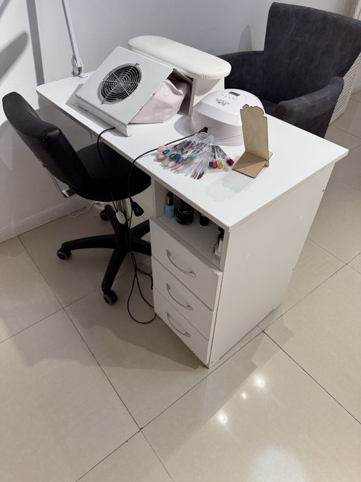 Маникюрный стол б/у